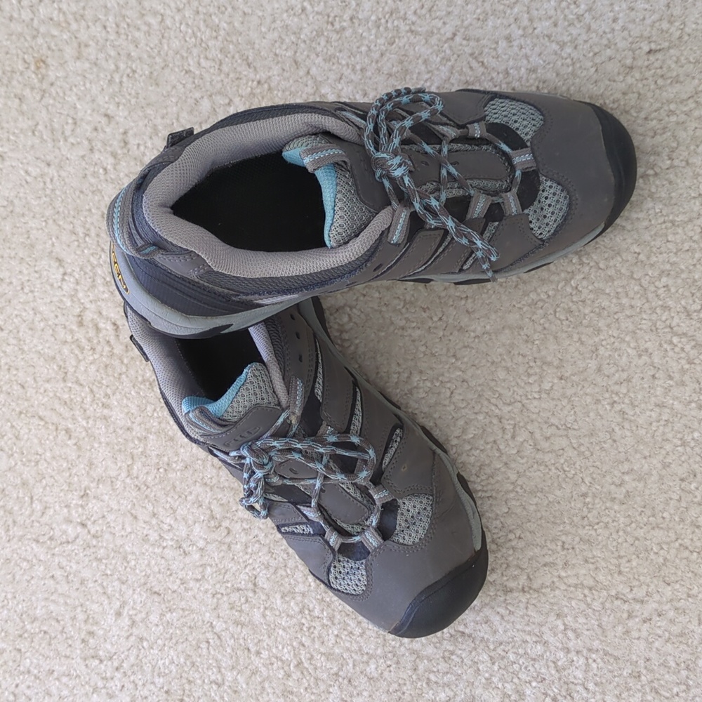 Keens Koven Women's Waterproof Mid Athletic Hiking Boot